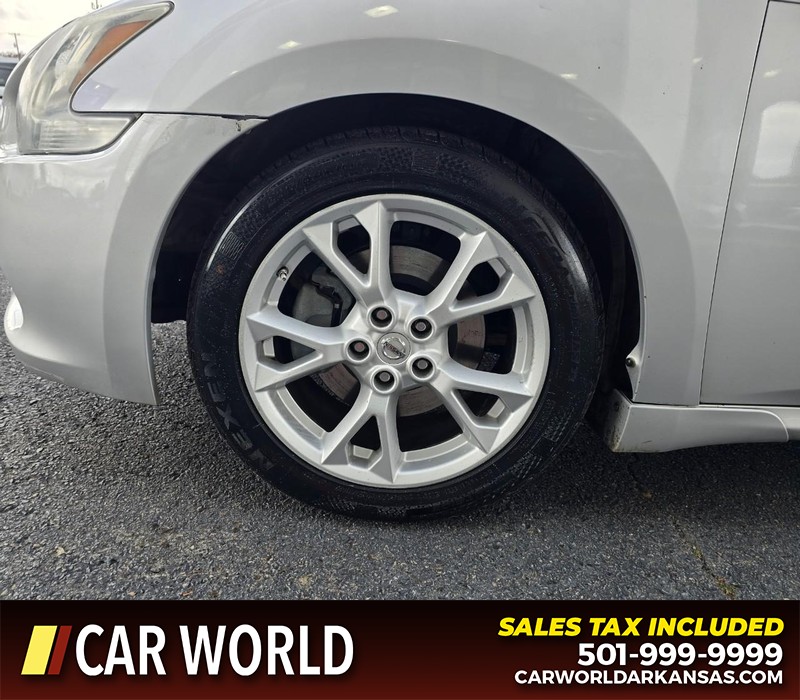 Nissan Maxima Vehicle Full-screen Gallery Image 6