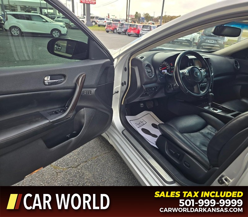 Nissan Maxima Vehicle Full-screen Gallery Image 7