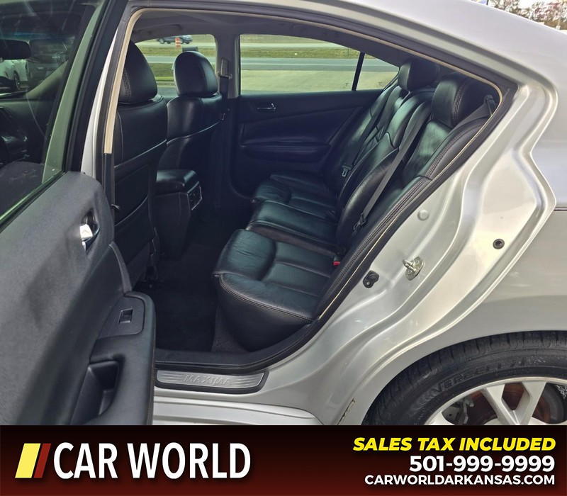 Nissan Maxima Vehicle Full-screen Gallery Image 10