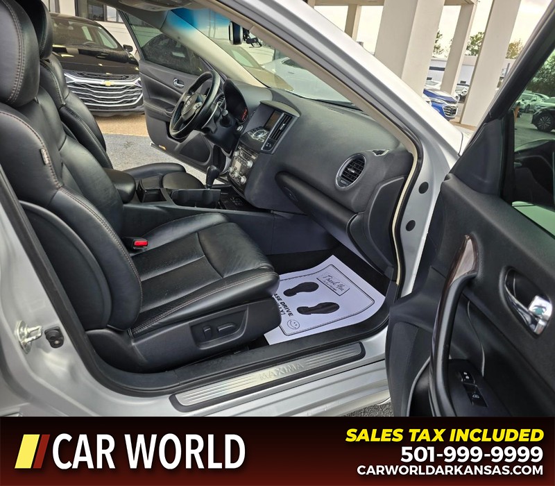 Nissan Maxima Vehicle Full-screen Gallery Image 11