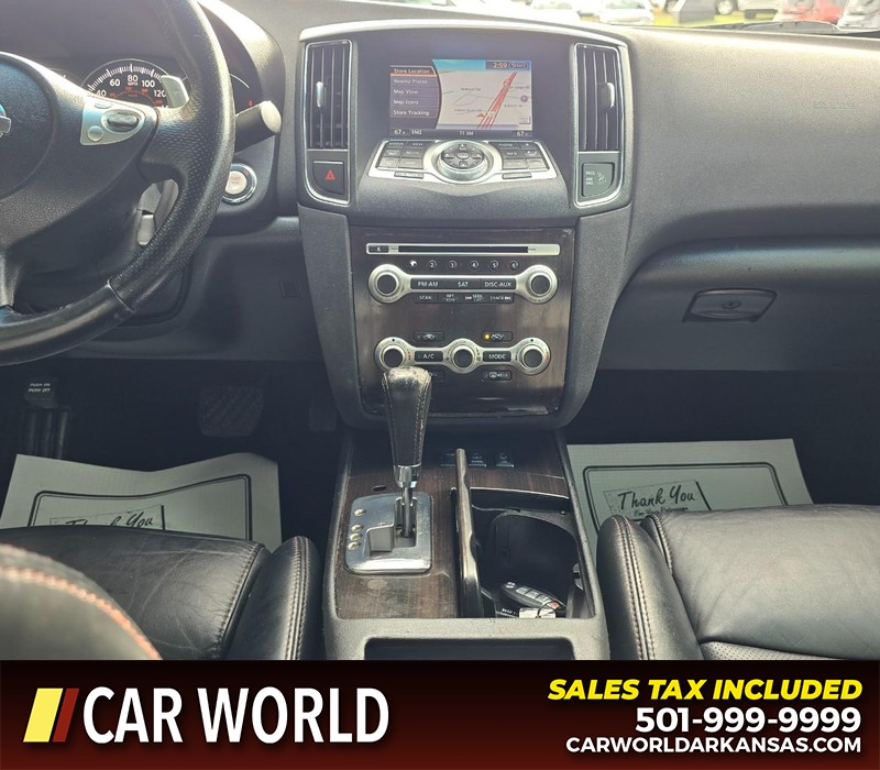 Nissan Maxima Vehicle Full-screen Gallery Image 17