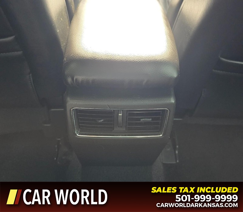 Nissan Maxima Vehicle Full-screen Gallery Image 20