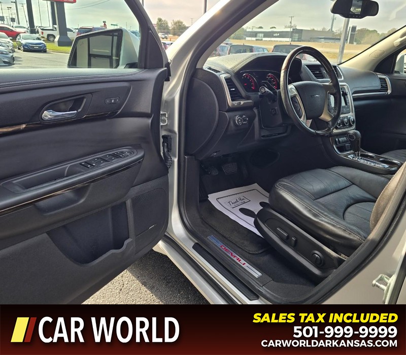 GMC Acadia Vehicle Full-screen Gallery Image 7