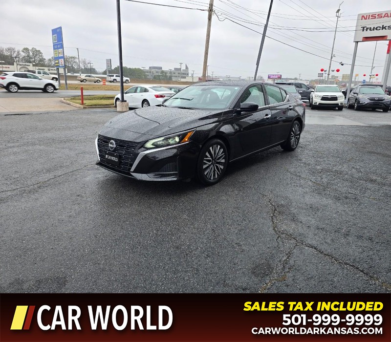 Nissan Altima Vehicle Full-screen Gallery Image 3