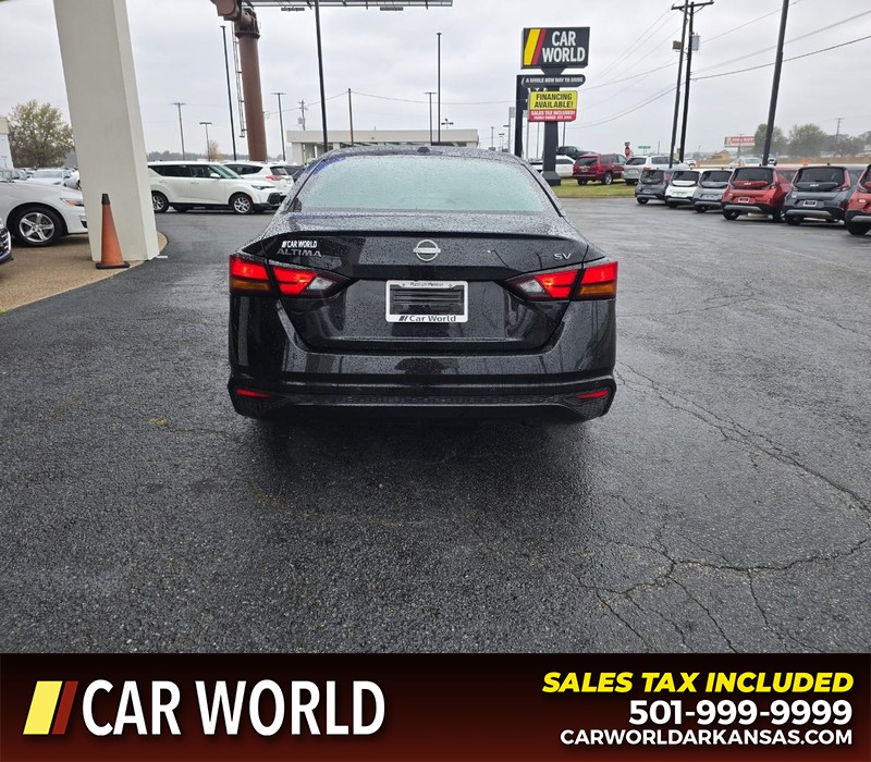 Nissan Altima Vehicle Full-screen Gallery Image 5