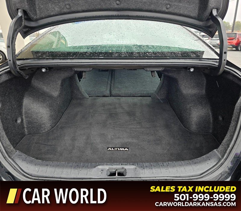 Nissan Altima Vehicle Full-screen Gallery Image 14