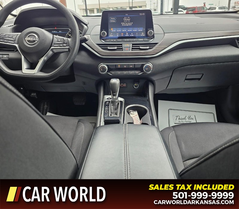 Nissan Altima Vehicle Full-screen Gallery Image 18