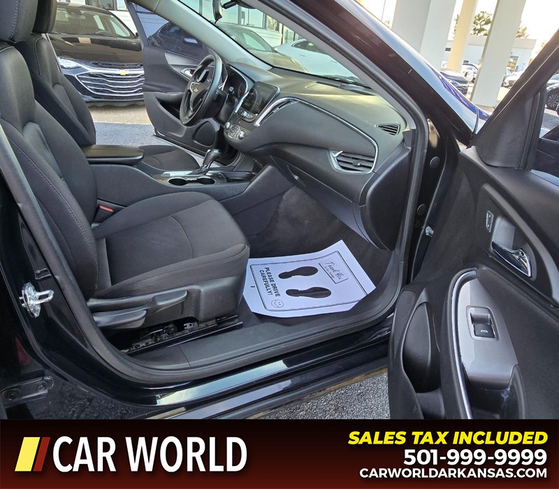 Chevrolet Malibu Vehicle Full-screen Gallery Image 11