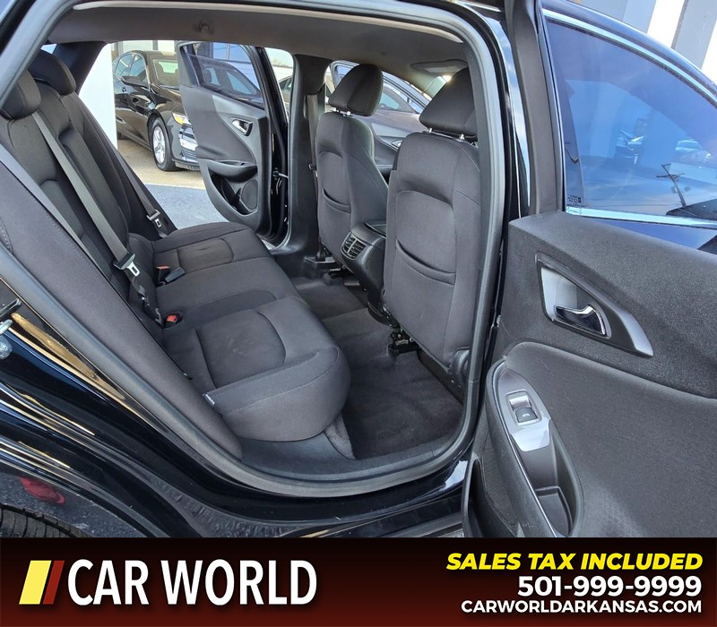 Chevrolet Malibu Vehicle Full-screen Gallery Image 12