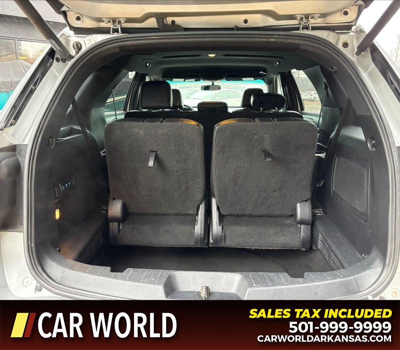 Ford Explorer Vehicle Full-screen Gallery Image 6