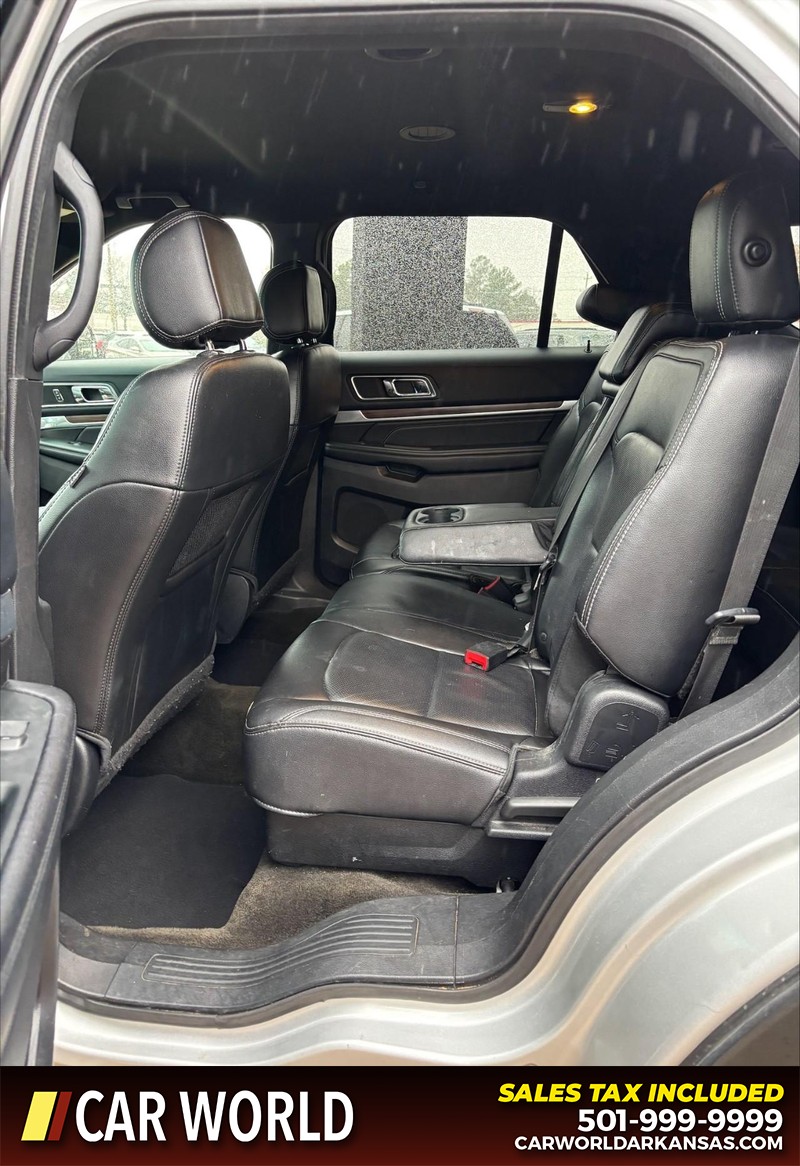 Ford Explorer Vehicle Full-screen Gallery Image 14