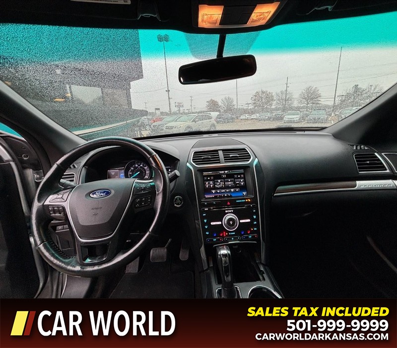 Ford Explorer Vehicle Full-screen Gallery Image 15