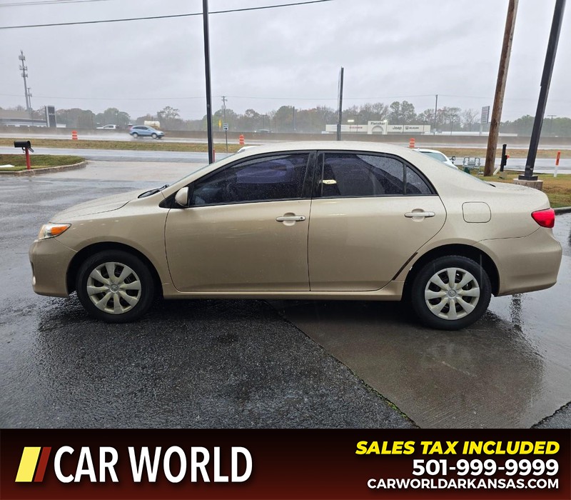 Toyota Corolla Vehicle Full-screen Gallery Image 4