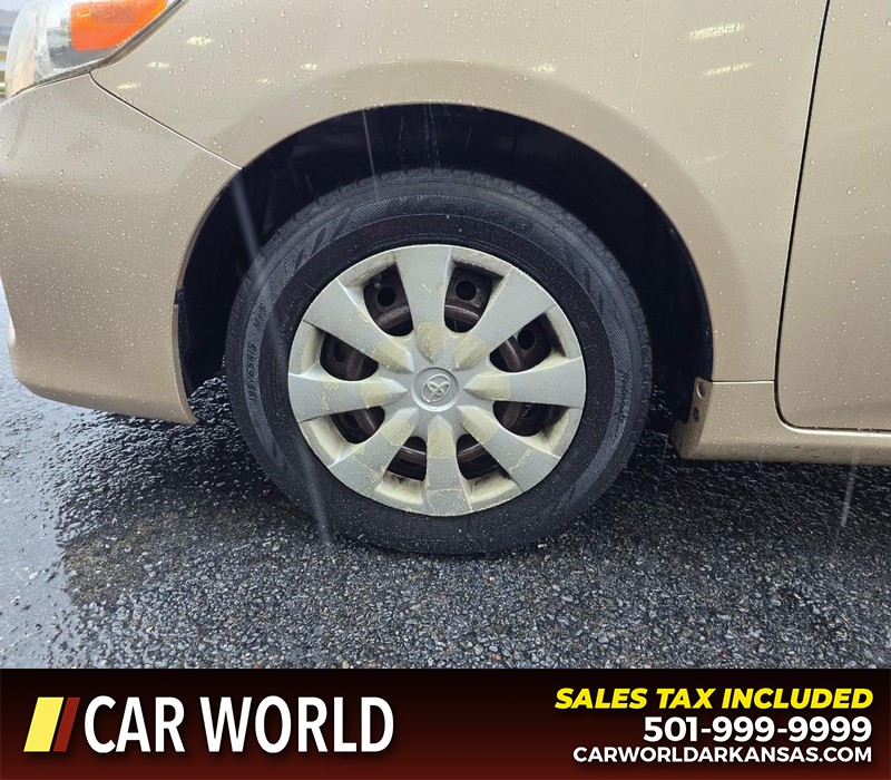 Toyota Corolla Vehicle Full-screen Gallery Image 6