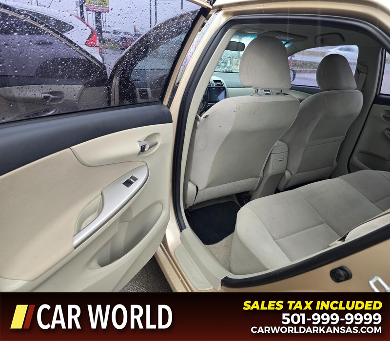 Toyota Corolla Vehicle Full-screen Gallery Image 9