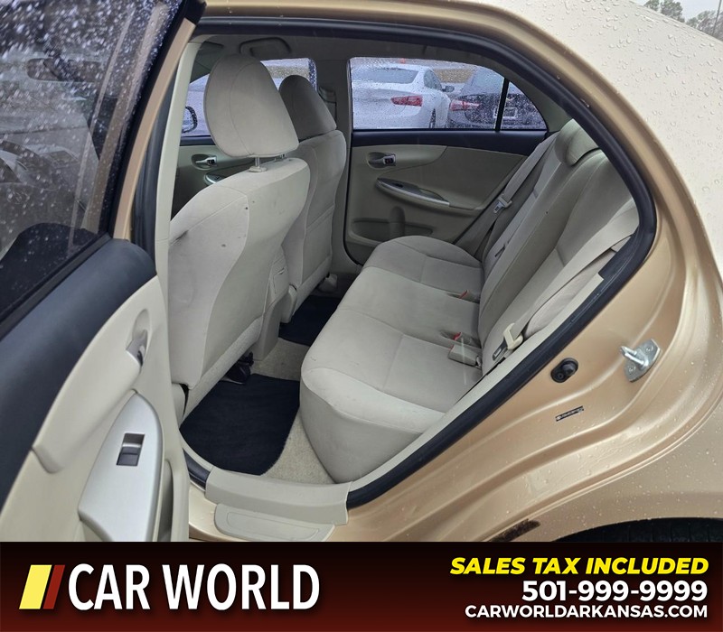 Toyota Corolla Vehicle Full-screen Gallery Image 10