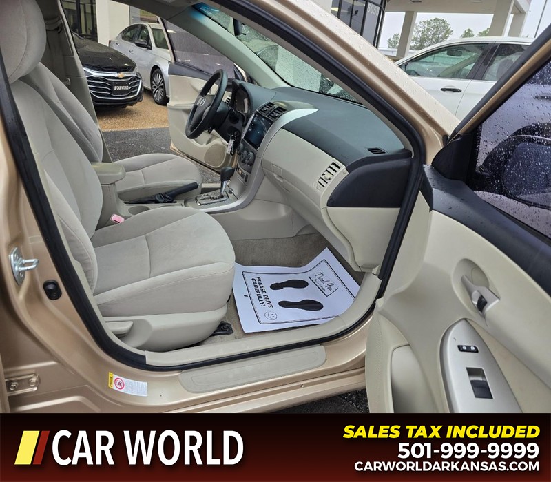 Toyota Corolla Vehicle Full-screen Gallery Image 11