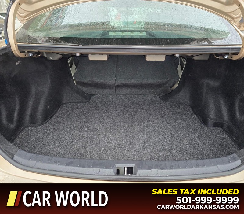 Toyota Corolla Vehicle Full-screen Gallery Image 14