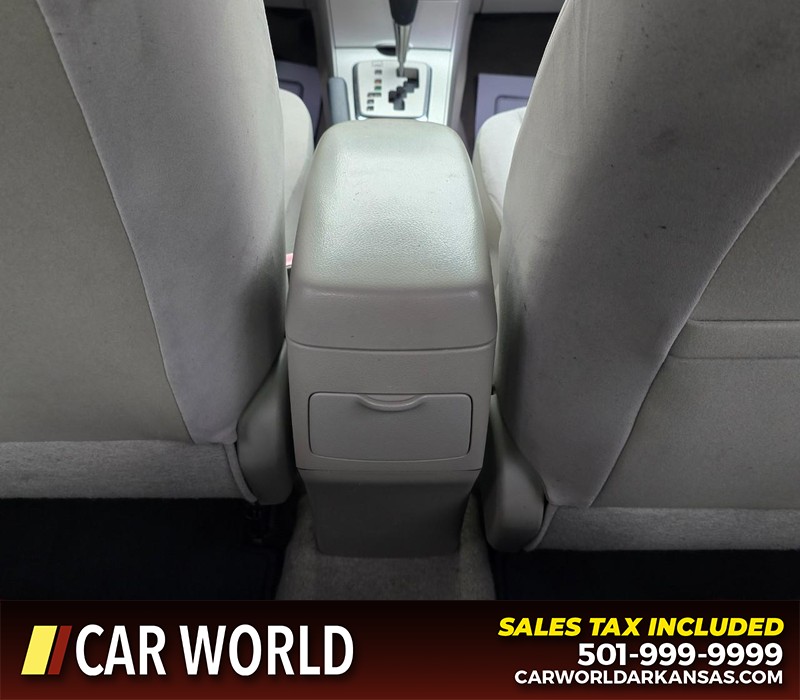 Toyota Corolla Vehicle Full-screen Gallery Image 19