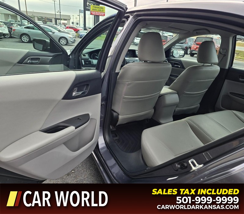 Honda Accord Sedan Vehicle Full-screen Gallery Image 9