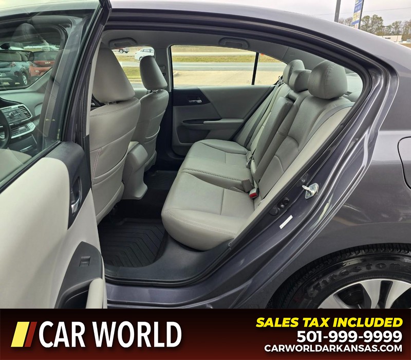 Honda Accord Sedan Vehicle Full-screen Gallery Image 10