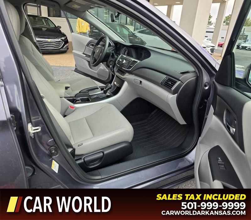 Honda Accord Sedan Vehicle Full-screen Gallery Image 11