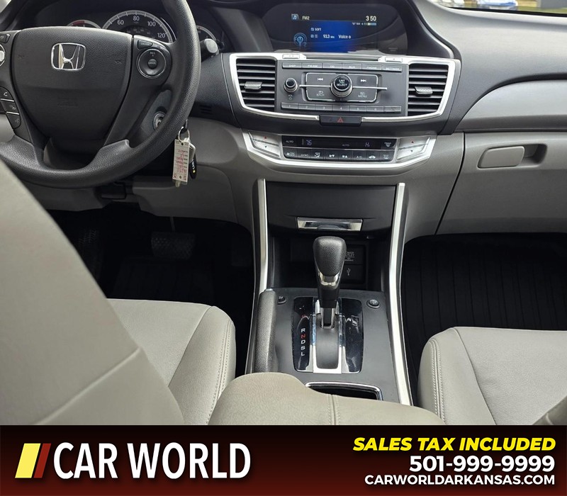 Honda Accord Sedan Vehicle Full-screen Gallery Image 17