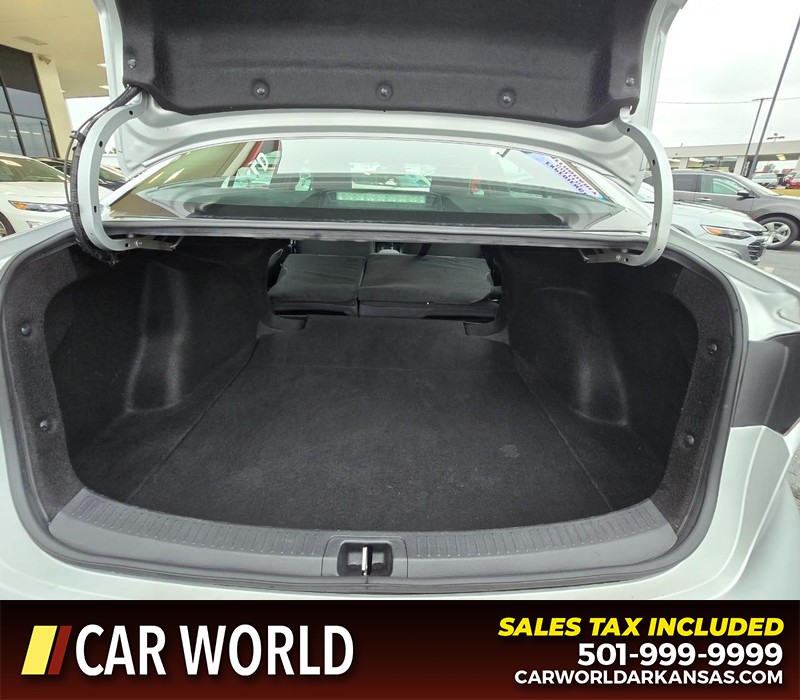 Toyota Corolla Vehicle Full-screen Gallery Image 14