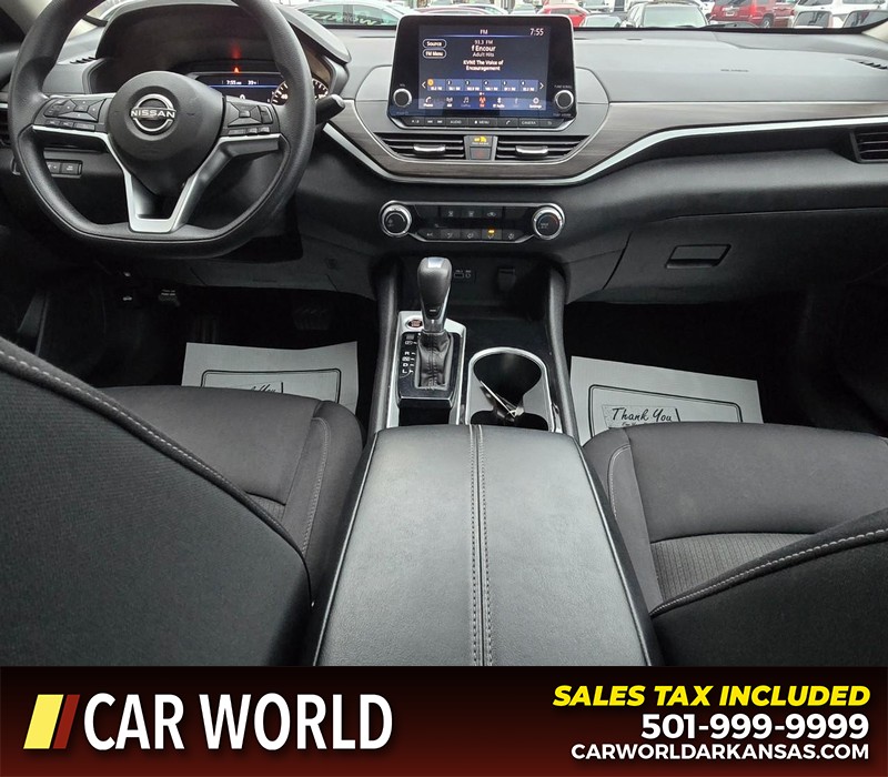 Nissan Altima Vehicle Full-screen Gallery Image 18