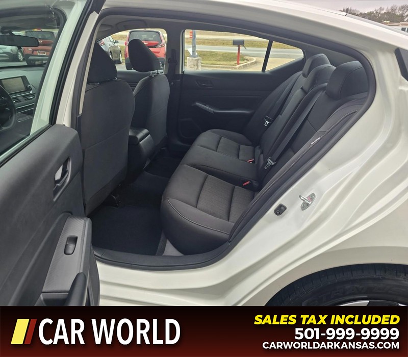 Nissan Altima Vehicle Full-screen Gallery Image 10