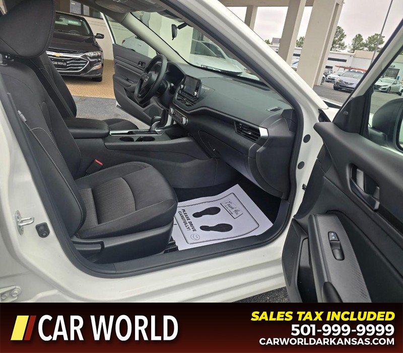 Nissan Altima Vehicle Full-screen Gallery Image 11