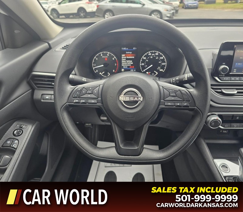 Nissan Altima Vehicle Full-screen Gallery Image 15