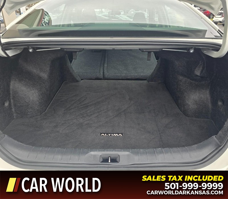 Nissan Altima Vehicle Full-screen Gallery Image 14