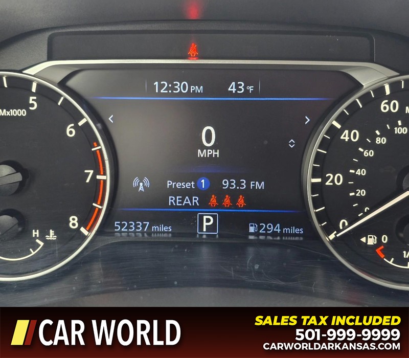 Nissan Altima Vehicle Full-screen Gallery Image 16