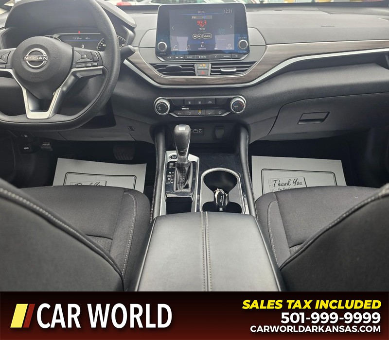 Nissan Altima Vehicle Full-screen Gallery Image 18