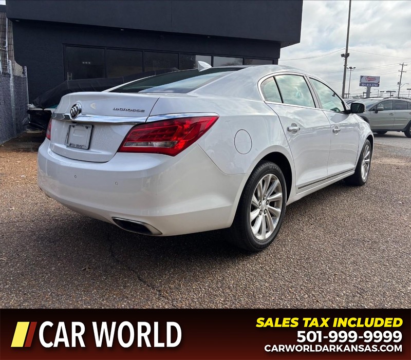 Buick LaCrosse Vehicle Full-screen Gallery Image 3