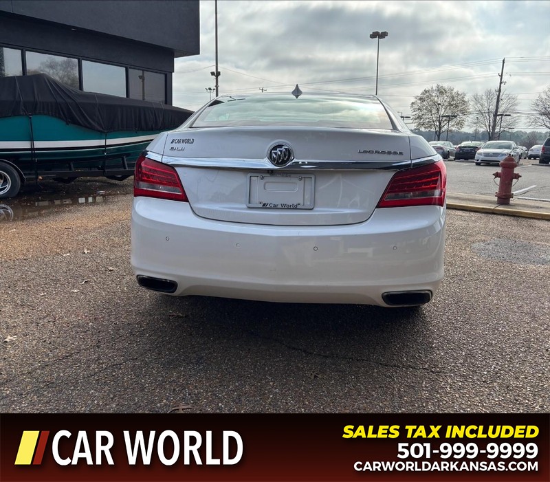 Buick LaCrosse Vehicle Full-screen Gallery Image 4