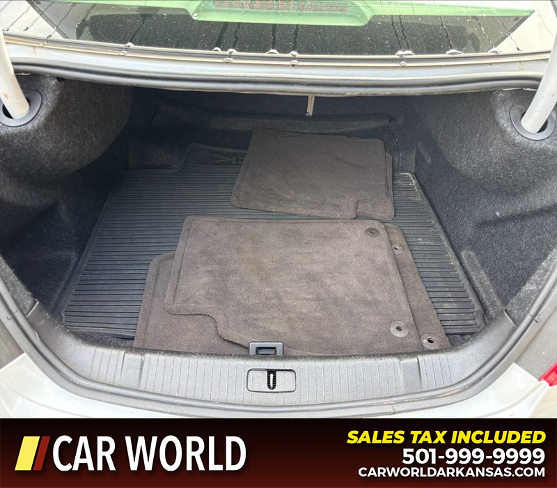 Buick LaCrosse Vehicle Full-screen Gallery Image 6