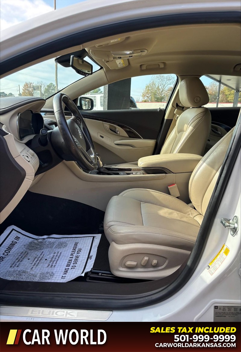 Buick LaCrosse Vehicle Full-screen Gallery Image 12