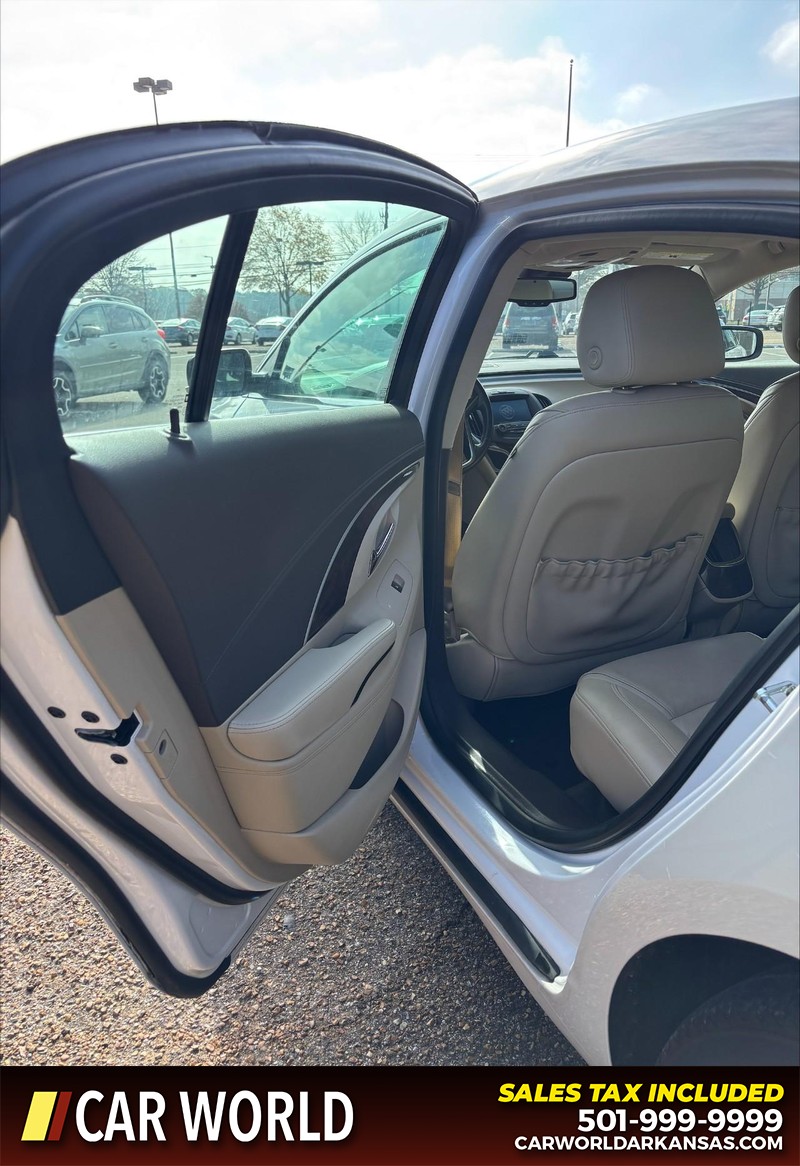 Buick LaCrosse Vehicle Full-screen Gallery Image 13