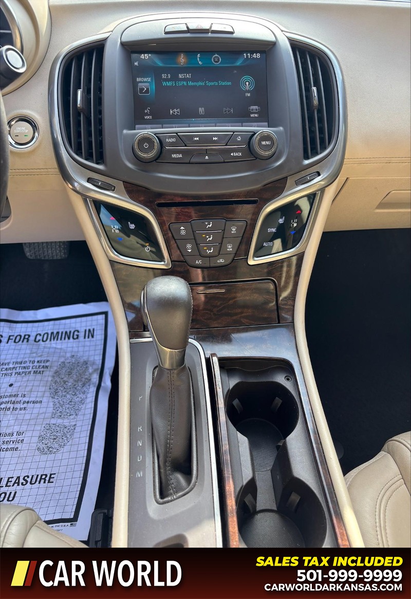 Buick LaCrosse Vehicle Full-screen Gallery Image 17