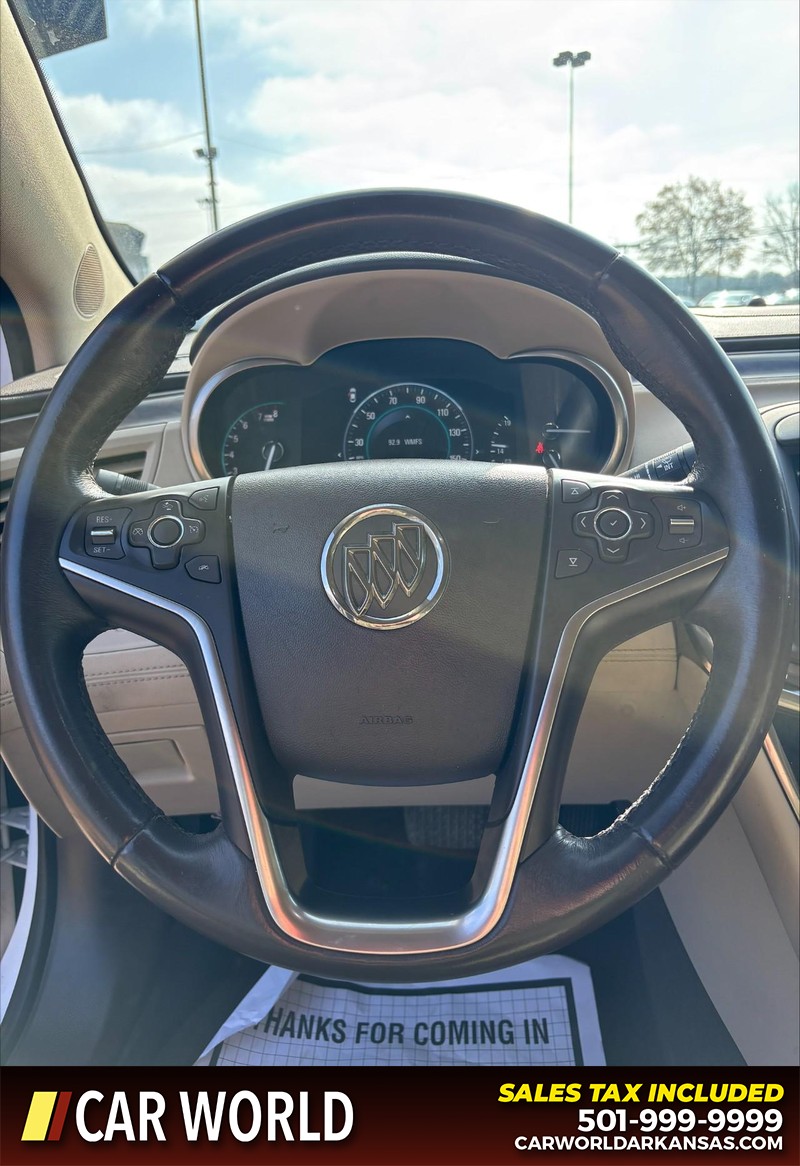 Buick LaCrosse Vehicle Full-screen Gallery Image 19