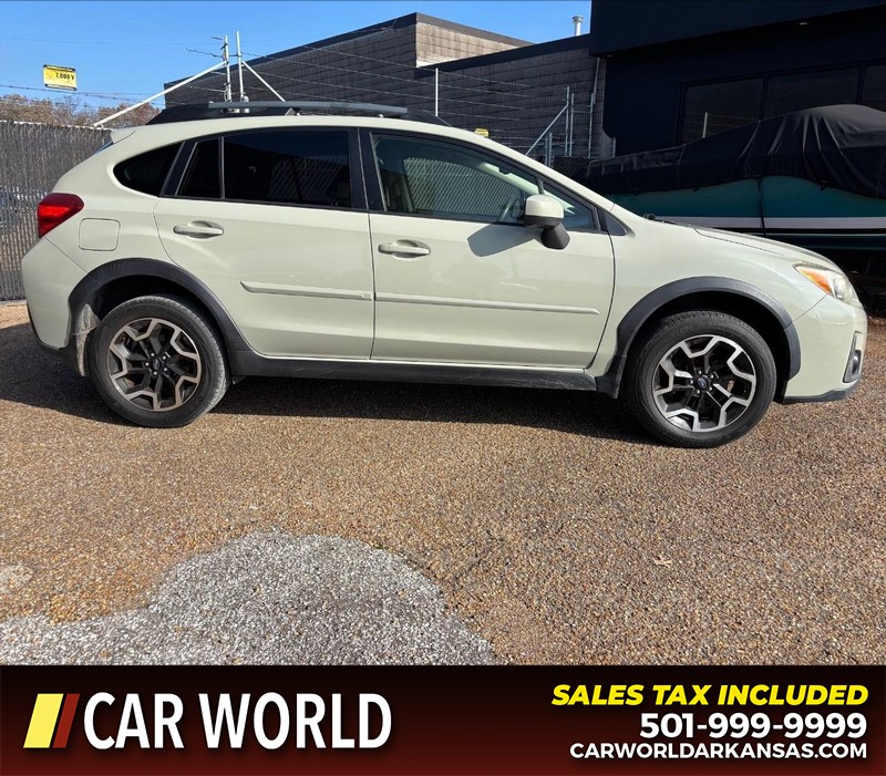 Subaru Crosstrek Vehicle Full-screen Gallery Image 2