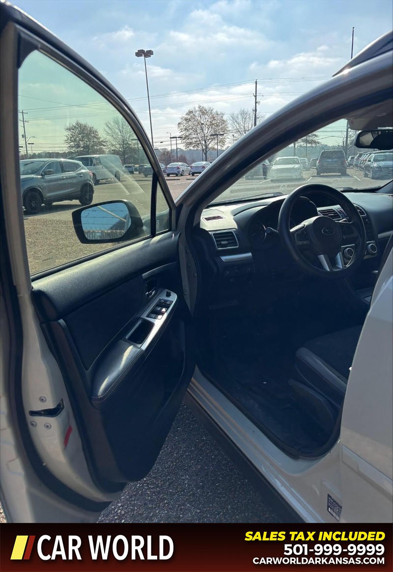 Subaru Crosstrek Vehicle Full-screen Gallery Image 12