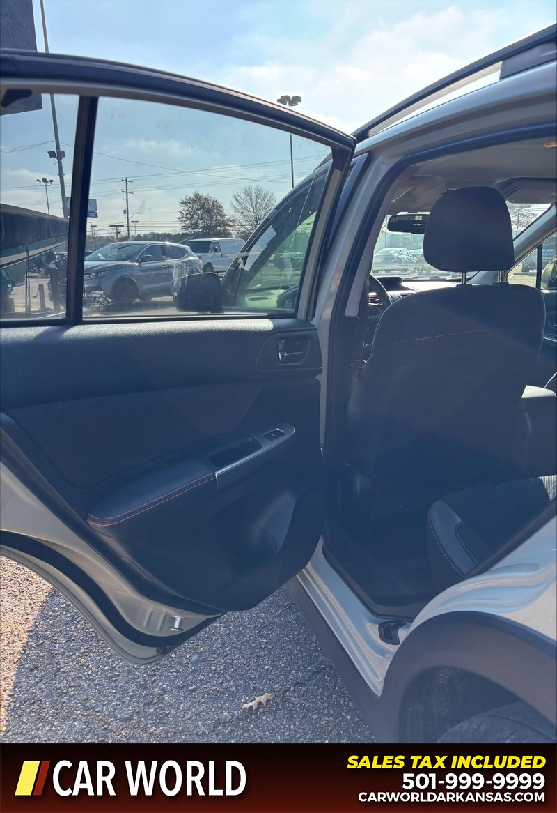 Subaru Crosstrek Vehicle Full-screen Gallery Image 14