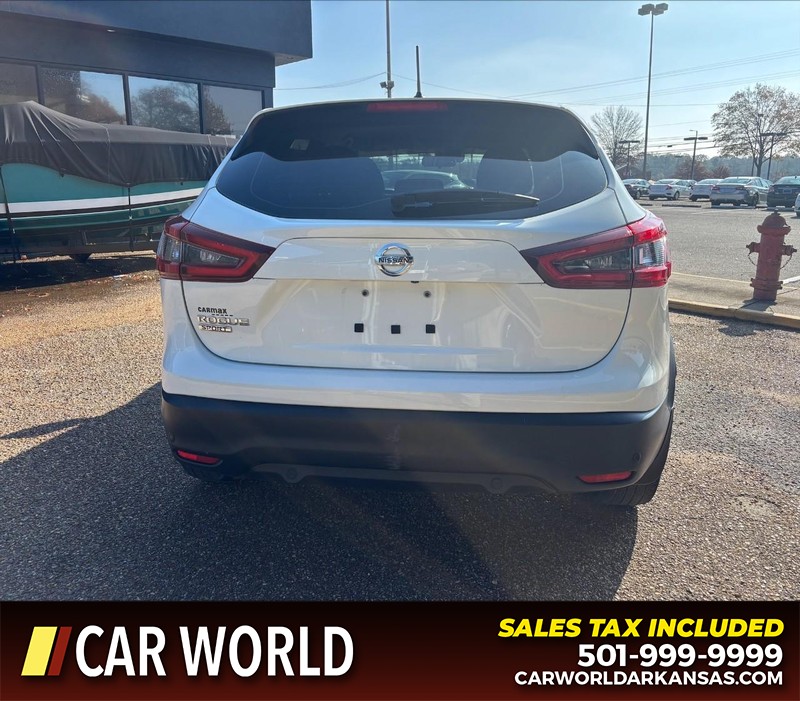 Nissan Rogue Sport Vehicle Full-screen Gallery Image 4