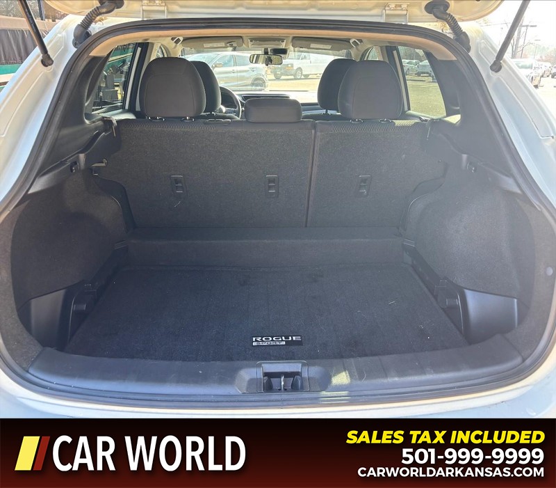 Nissan Rogue Sport Vehicle Full-screen Gallery Image 6