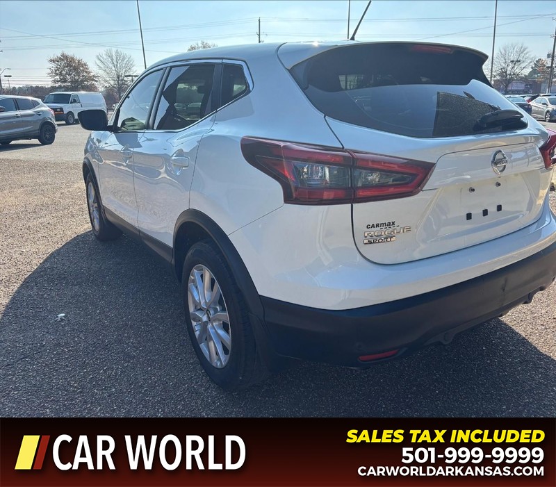 Nissan Rogue Sport Vehicle Full-screen Gallery Image 7