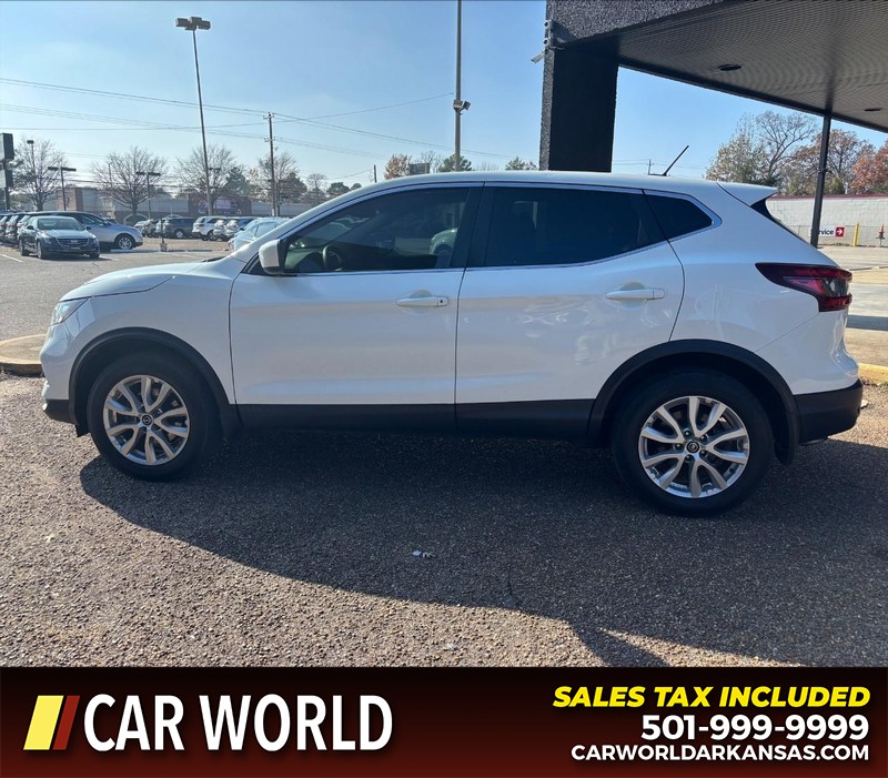 Nissan Rogue Sport Vehicle Full-screen Gallery Image 8