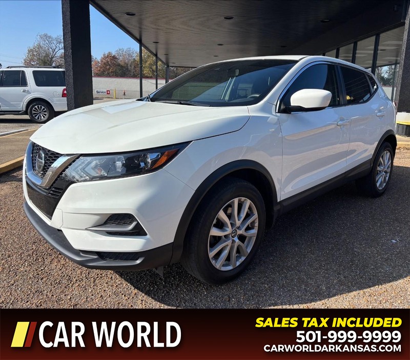 Nissan Rogue Sport Vehicle Full-screen Gallery Image 9